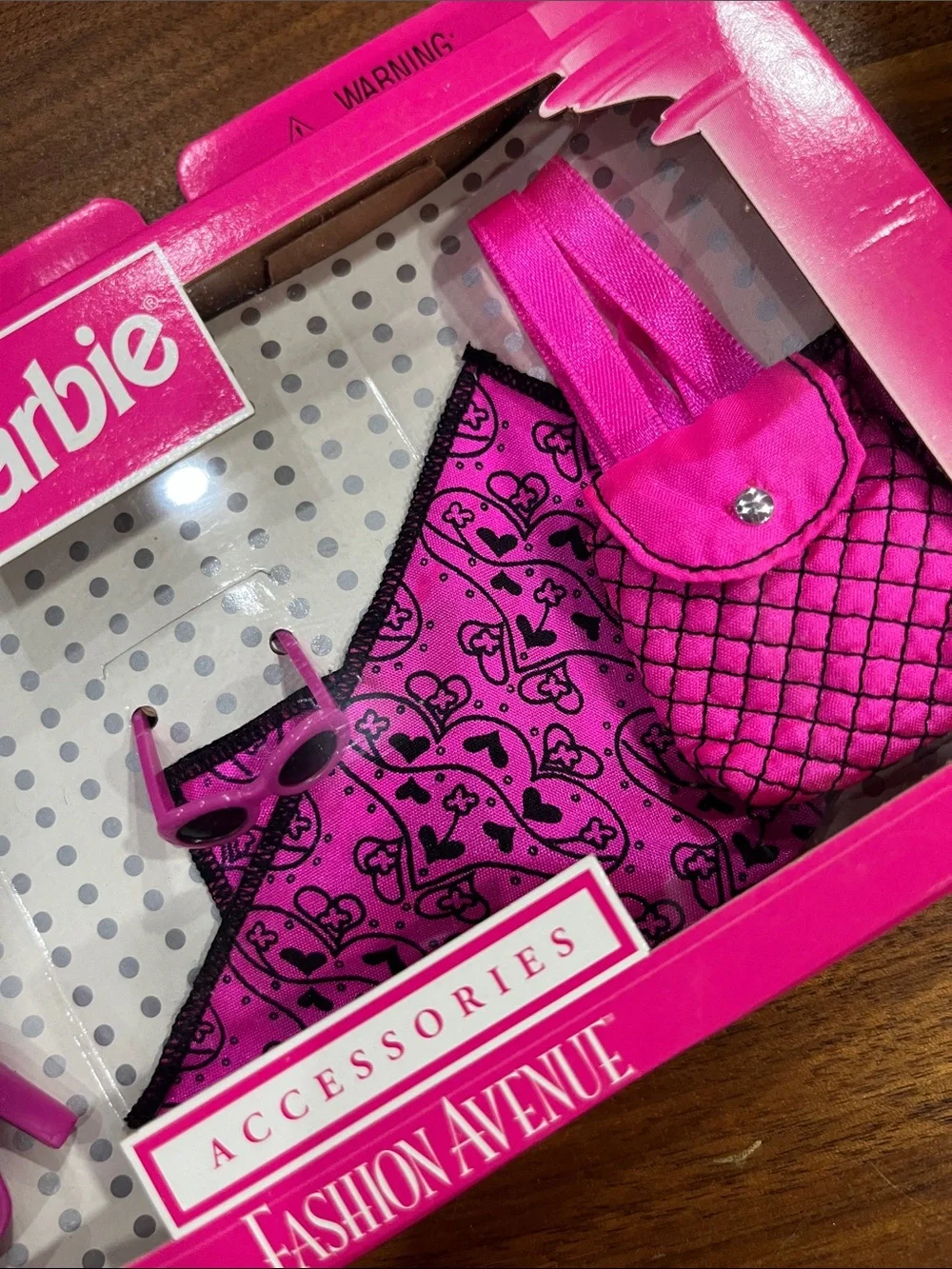 1998 Barbie Fashion Avenue Accessories Set - Fuchsia #20963